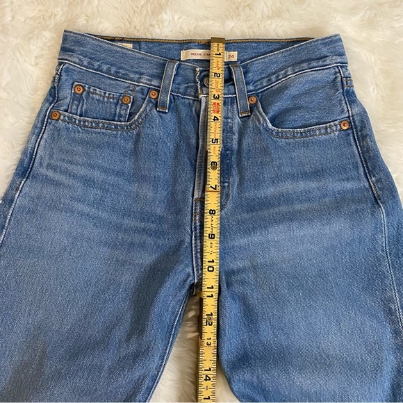 Levi’s Wedgie Straight Light Wash Jeans Size 24 - Picture 12 of 15